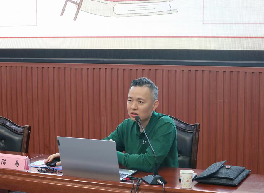 “关爱明天 普法先行” 系好青少年第一颗“法治扣子”